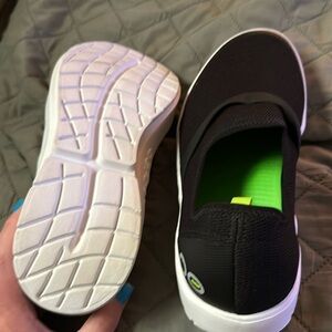 Oofos size women’s 11